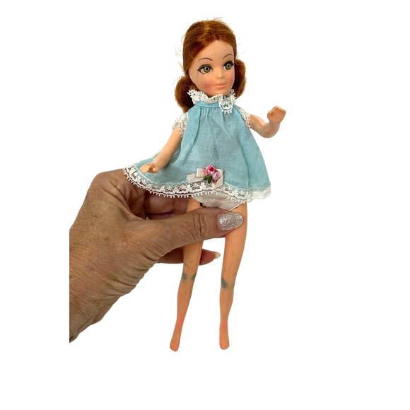 Hasbro 1970s Doll World Love Peace Hong Kong Red Hair Green Eyes Eyelashes - Picture 4 of 17